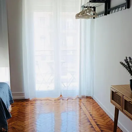 Pensión Deluxe Lisbon- Roma Avenue *