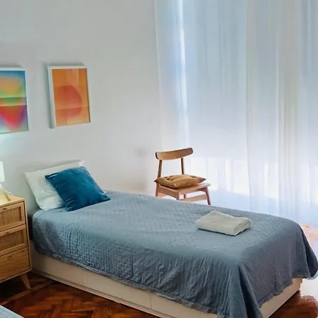 Pensión Deluxe Lisbon- Roma Avenue *