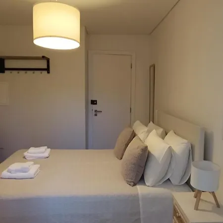 Pensión Deluxe Lisbon- Roma Avenue